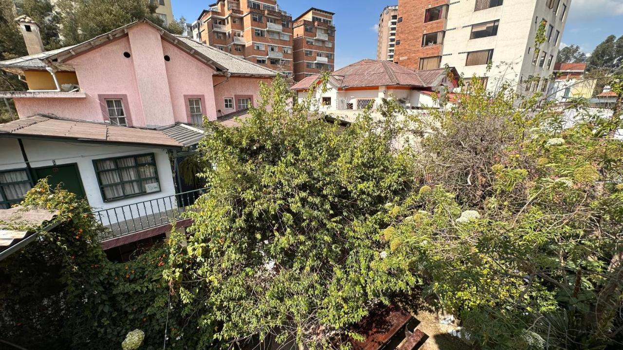 Campus Residencias Bed & Breakfast Quito Exterior photo