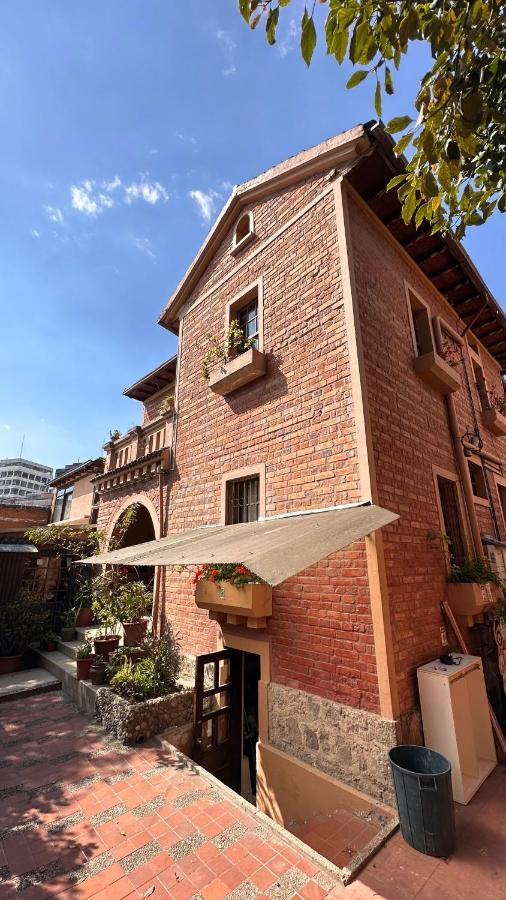 Campus Residencias Bed & Breakfast Quito Exterior photo
