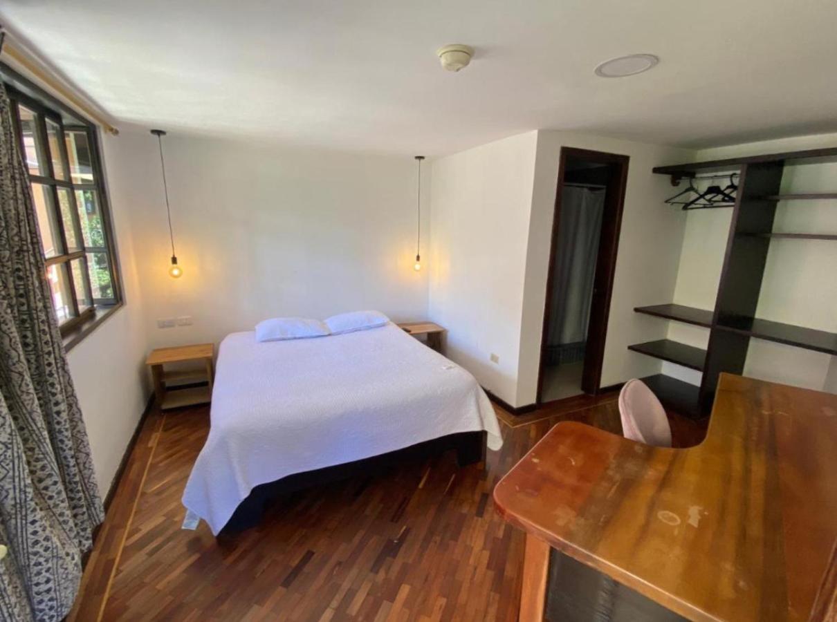 Campus Residencias Bed & Breakfast Quito Exterior photo